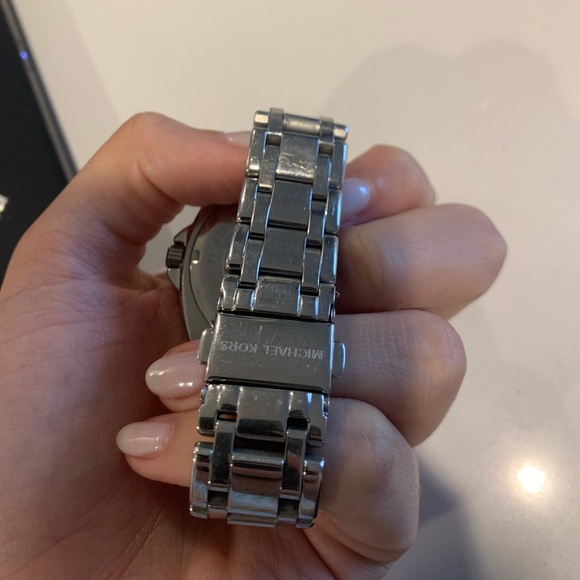 LOT OF 2 MICHAEL KORS WATCHES - Picture 6 of 13